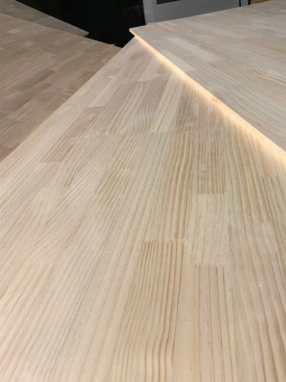 AA kategóriájú tömör fenyő illesztésű fa panel