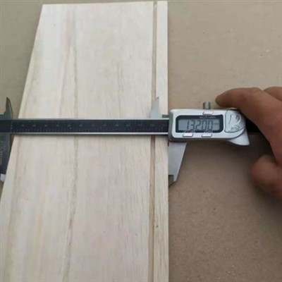Milyen előnyei vannak a tömörfa lapok laminálásának?